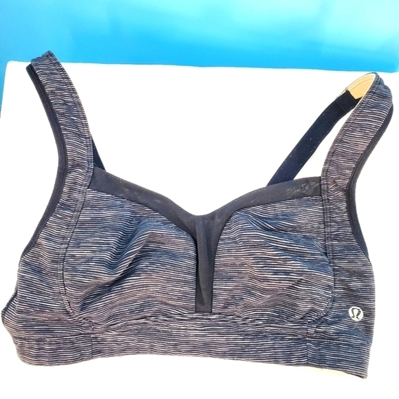 Lululemon black and grey striped sports bra size 4 - Picture 1 of 11